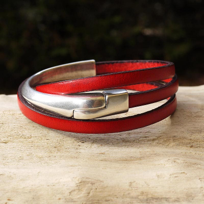 Bracelet cuir femme fait main demi-jonc argent cuir rouge